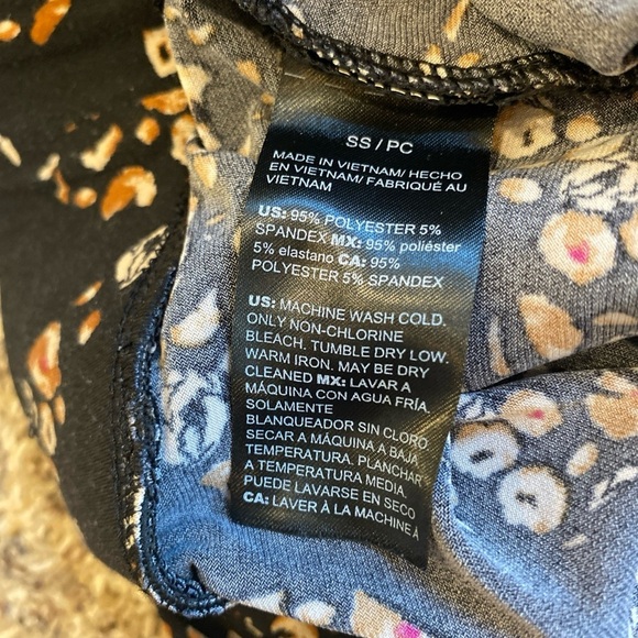 White House Black Market The Wide Leg Pants Floral Black Small Short - Picture 7 of 7